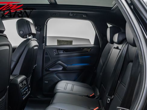 Used 2025 Porsche Cayenne GTS image 45