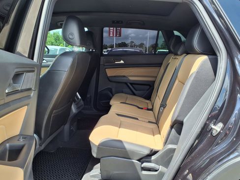 Used 2022 Volkswagen Atlas Cross Sport SE FWD image 9