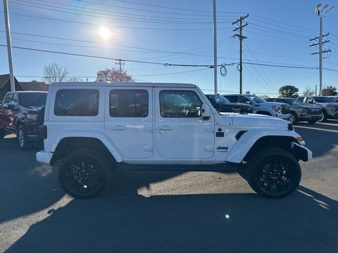 Used 2021 Jeep Wrangler Unlimited Sahara image 6