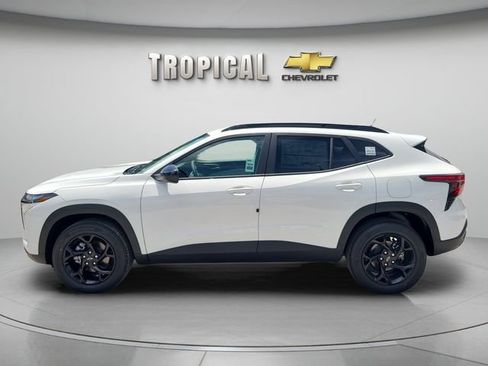 New 2026 Chevrolet Trax LT w/ Midnight Edition FWD image 2