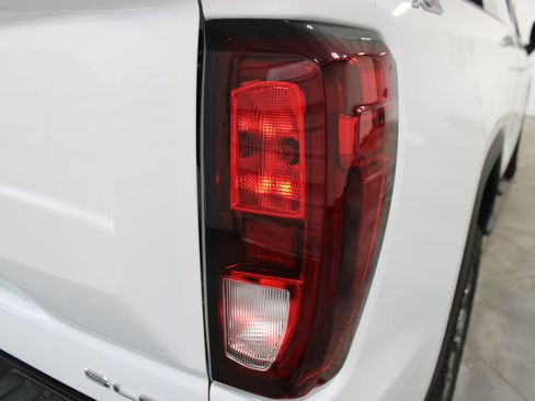 Used 2025 GMC Sierra 1500 SLE AWD/4WD image 21