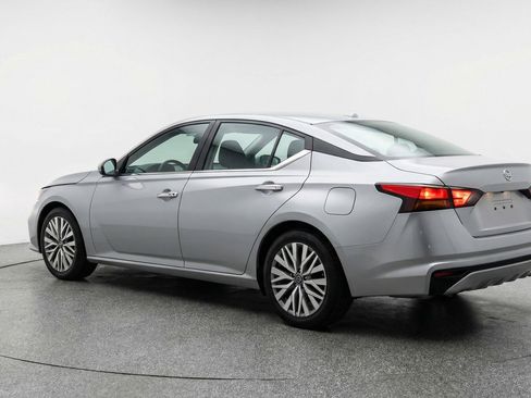 Used 2025 Nissan Altima 2.5 SV image 6