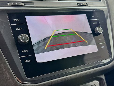 Used 2024 Volkswagen Tiguan SE image 21