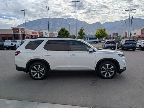 Used 2024 Honda Pilot Touring image 2