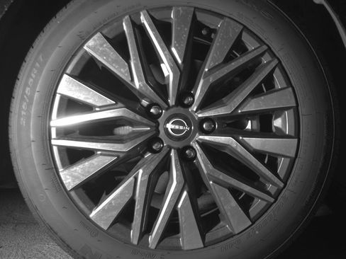 Used 2025 Nissan Altima 2.5 SV FWD image 13
