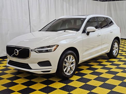 Used 2020 Volvo XC60 T5 Momentum image 7