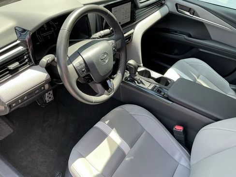 Used 2025 Toyota Camry SE w/ Convenience Package FWD image 15