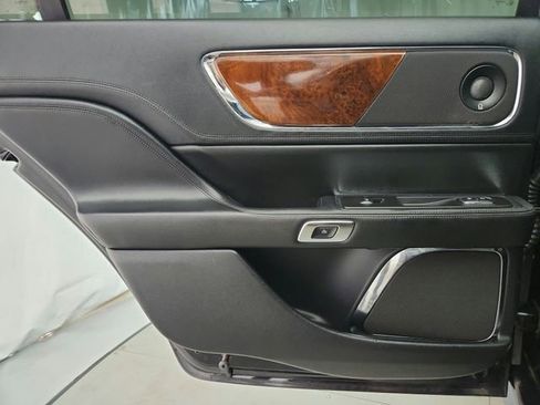 Used 2018 Lincoln Continental Reserve image 23