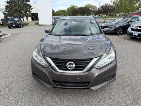 Used 2017 Nissan Altima 2.5 S w/ Power Driver Seat Package FWD image 2