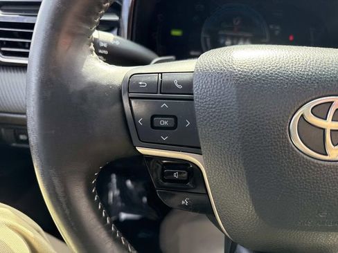 Used 2025 Toyota Camry SE w/ Convenience Package FWD image 31