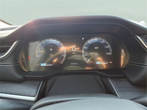 Used 2023 Jeep Grand Cherokee Limited image 16