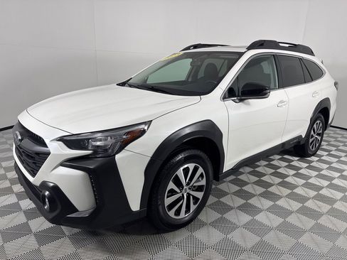 Used 2023 Subaru Outback Premium image 9
