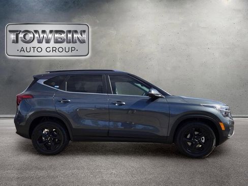 Certified 2024 Kia Seltos EX FWD image 3