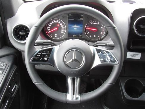 Used 2025 Mercedes-Benz Sprinter 4500 image 28