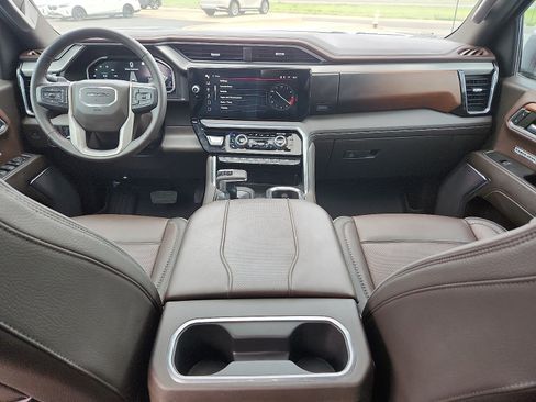 Used 2023 GMC Sierra 1500 Denali w/ Denali Reserve Package AWD/4WD image 11