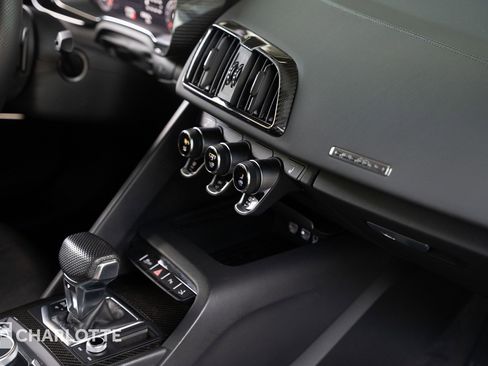 Used 2020 Audi R8 V10 w/ Carbon Exterior Package image 39