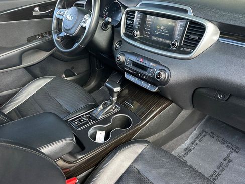 Used 2020 Kia Sorento EX image 16