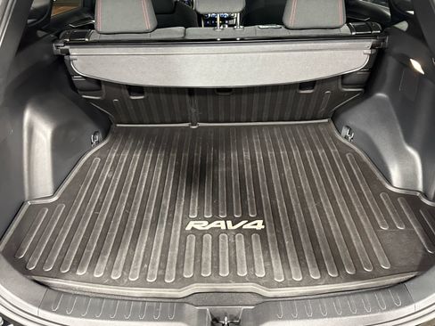 Used 2021 Toyota RAV4 SE w/ Weather & Moonroof Package AWD/4WD image 28