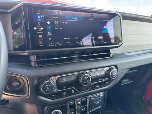 Certified 2024 Jeep Wrangler Unlimited Sport AWD/4WD image 23