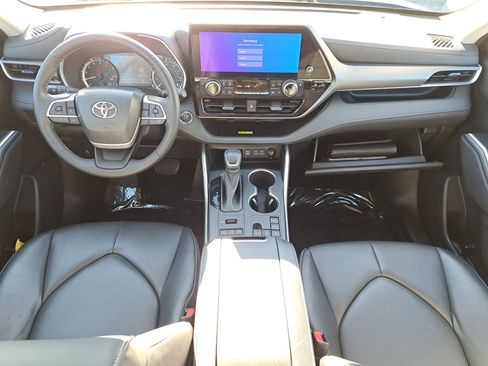 Certified 2023 Toyota Highlander XLE image 12