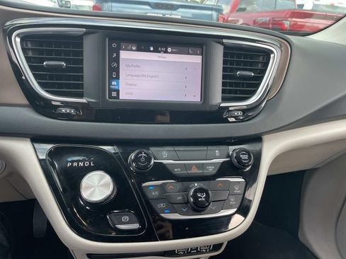 Used 2023 Chrysler Voyager LX FWD image 20