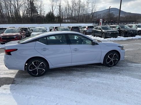 Used 2025 Nissan Altima 2.5 SR image 18