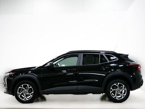 Used 2025 Chevrolet Trax LT FWD image 5