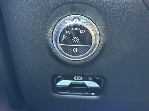 Certified 2025 Mercedes-Benz C 300 4MATIC Sedan image 33