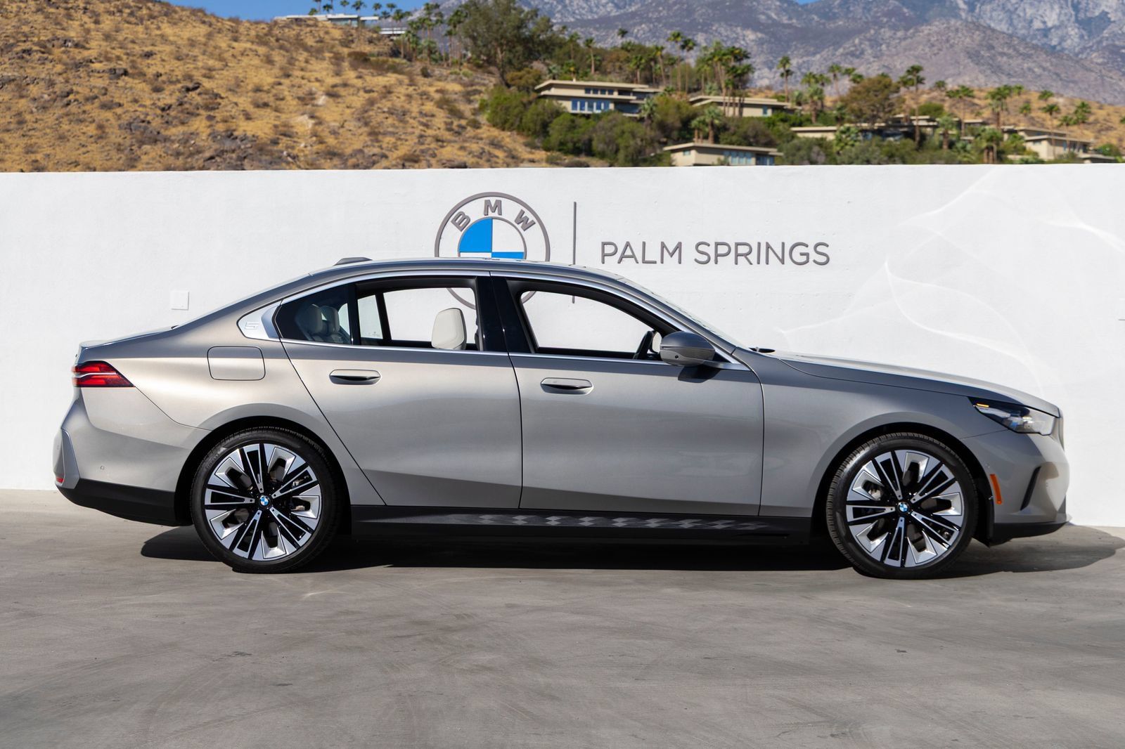 Certified 2025 BMW i5 eDrive40i w/ Premium Package RWD image 6