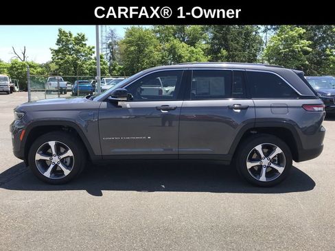 Used 2022 Jeep Grand Cherokee Limited 4xe w/ Luxury Tech Group II AWD/4WD image 2