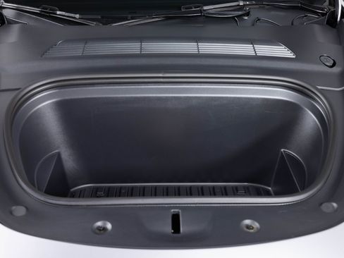 Used 2025 Tesla Model Y Long Range image 39