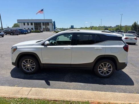 Used 2024 GMC Terrain SLT AWD/4WD image 4