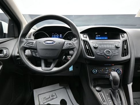 Used 2018 Ford Focus SE FWD image 14