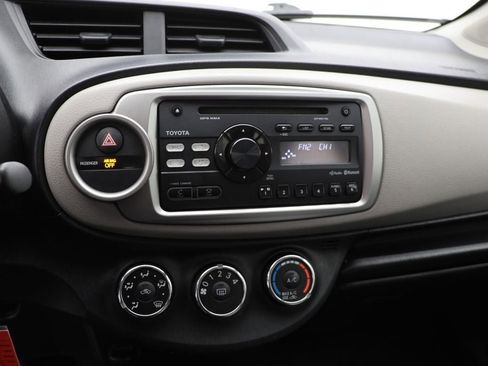 Used 2012 Toyota Yaris L image 19