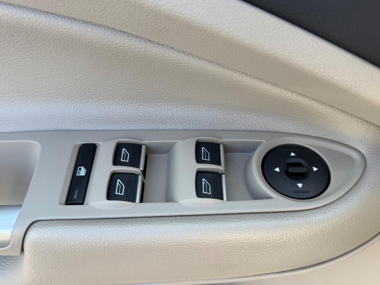 Used 2019 Ford Escape Titanium FWD image 20