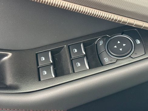 Used 2025 Ford Explorer Active AWD/4WD image 13