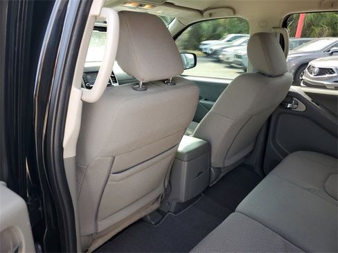 Used 2020 Nissan Frontier SV w/ Midnight Edition Floor Mats image 13