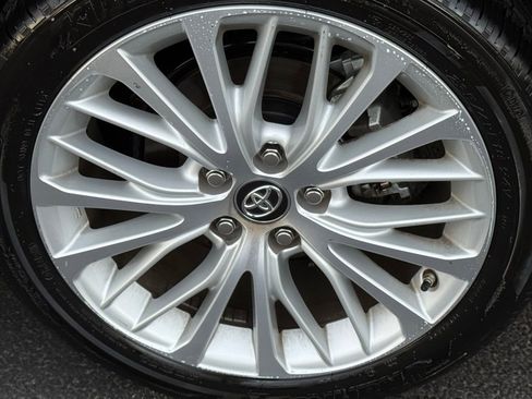 Used 2018 Toyota Camry XLE FWD image 11