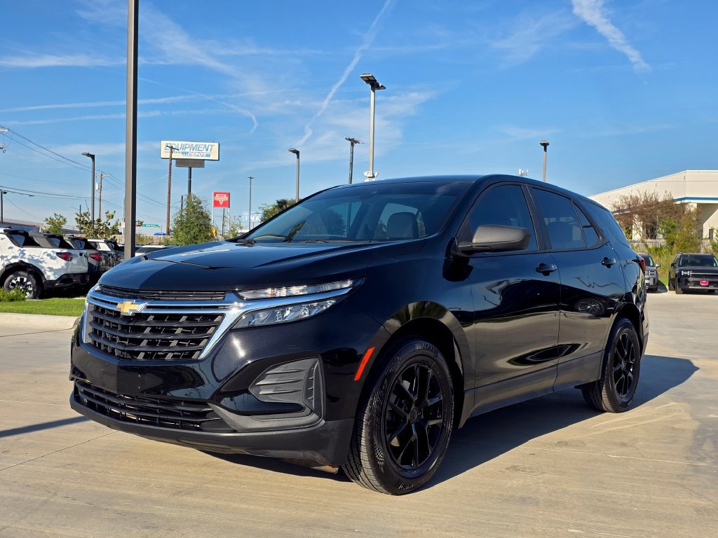 Used 2022 Chevrolet Equinox LS w/ LS Convenience Package FWD image 3