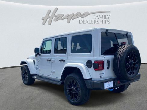 Used 2023 Jeep Wrangler Unlimited Sahara w/ Cold Weather Group AWD/4WD image 7