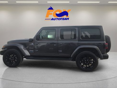 Used 2022 Jeep Wrangler Unlimited Sahara image 2