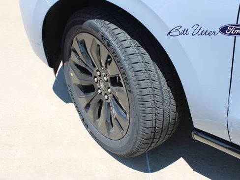 New 2025 Ford Expedition Platinum w/ Stealth Appearance Package image 5