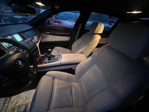 Used 2014 BMW 750Li xDrive image 8