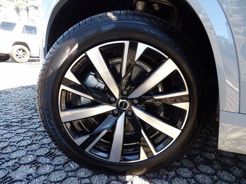 Certified 2025 Volvo XC90 B5 Core image 33