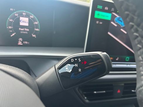 New 2026 Volkswagen Tiguan SE R-Line FWD image 21