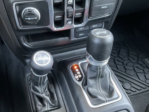 Used 2021 Jeep Wrangler Unlimited Sahara w/ Uconnect 4C Nav & Sound Group image 19