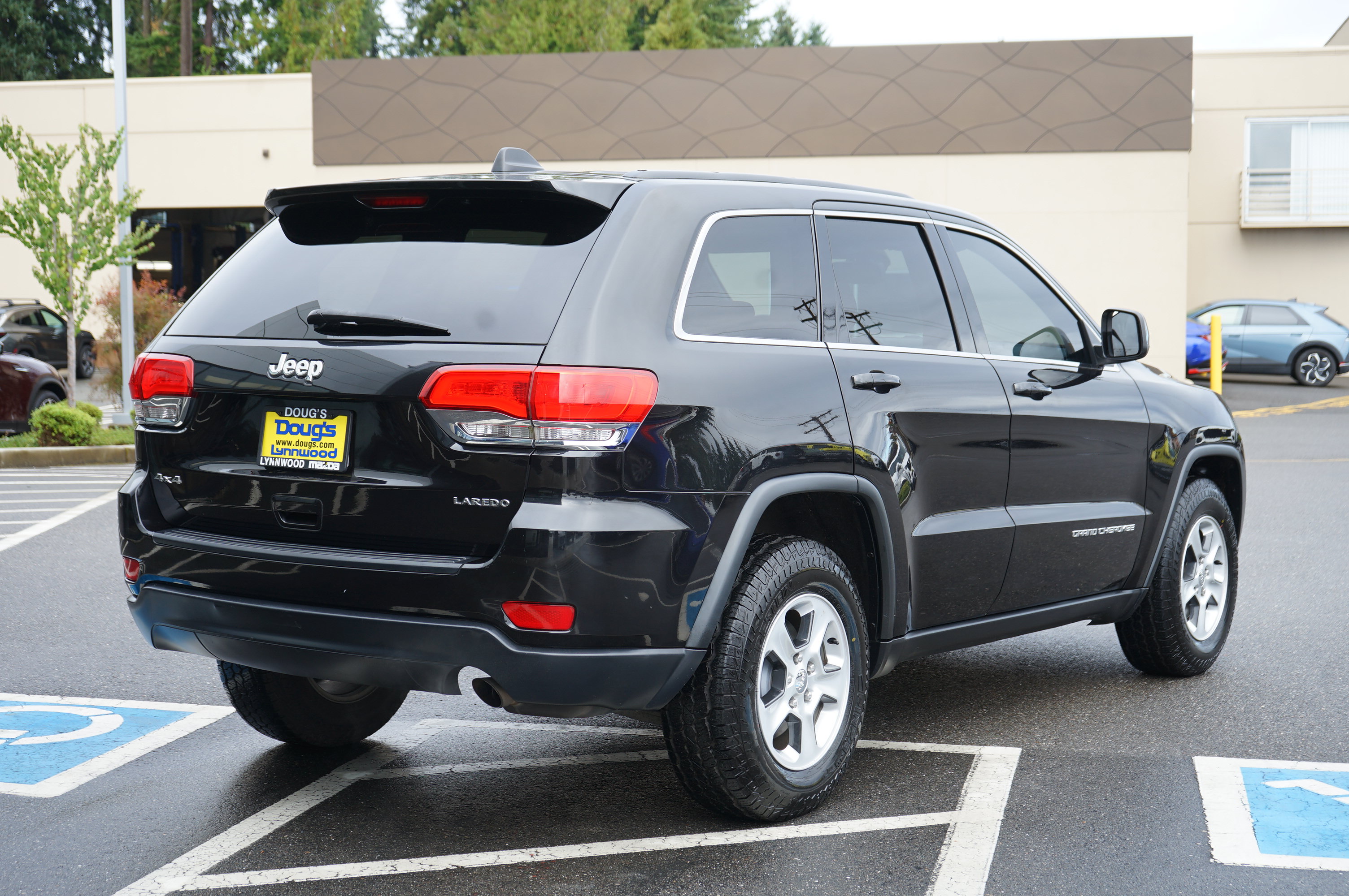 Used 2015 Jeep Grand Cherokee Laredo AWD/4WD image 3