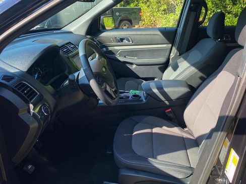 Used 2019 Ford Explorer XLT w/ Equipment Group 201A FWD image 11