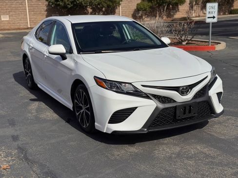 Used 2019 Toyota Camry SE FWD image 8