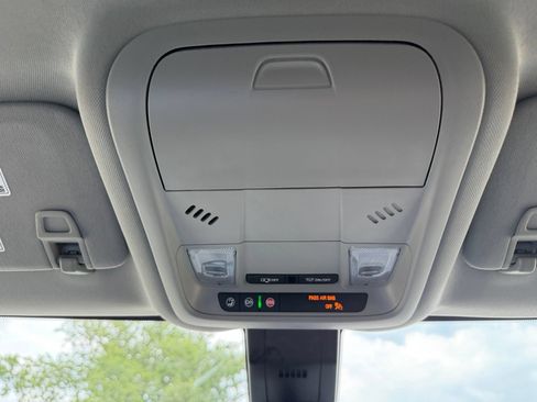 Used 2023 Chevrolet Equinox LT FWD image 22